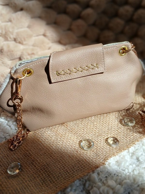 Vue arrière du sac Ivory, création artisanale chic et unique.